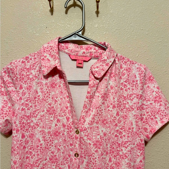 Lilly Pulitzer Pink & White Patterned Women's Romper with gold accents. Size XS - Picture 3 of 6